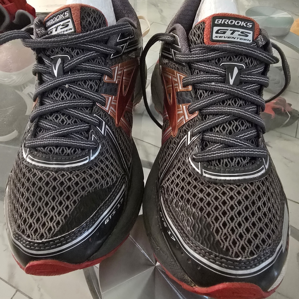Brooks GTS Running Shoes - Black and Red